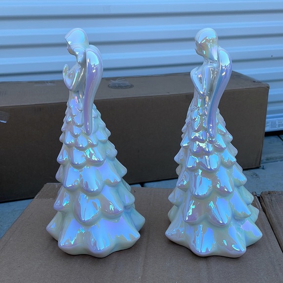 Valerie Parr Hill Set of 2 Illuminated Iridescent Porcelain Angels - Picture 2 of 9